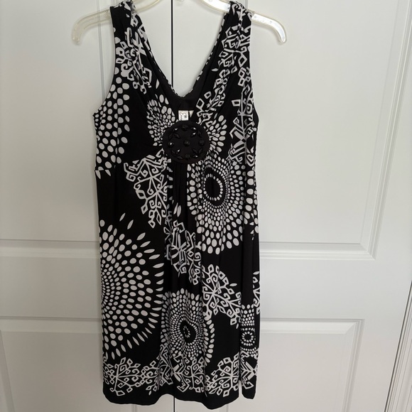 Emma & Michele Black and White Sleeveless V-Neck Sundress - Picture 1 of 5
